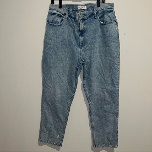 Abercrombie & Fitch Curve Love 90s Straight Ultra High Rise Jeans - Picture 4 of 10
